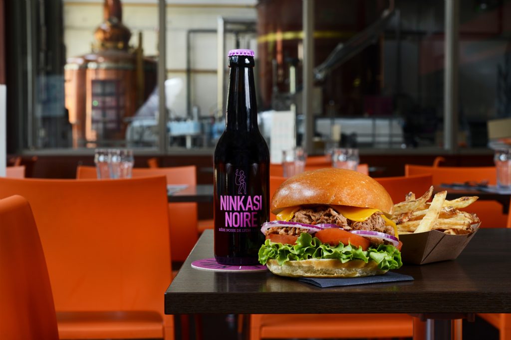 Ninkasi Noire et Burger Pork N Roll