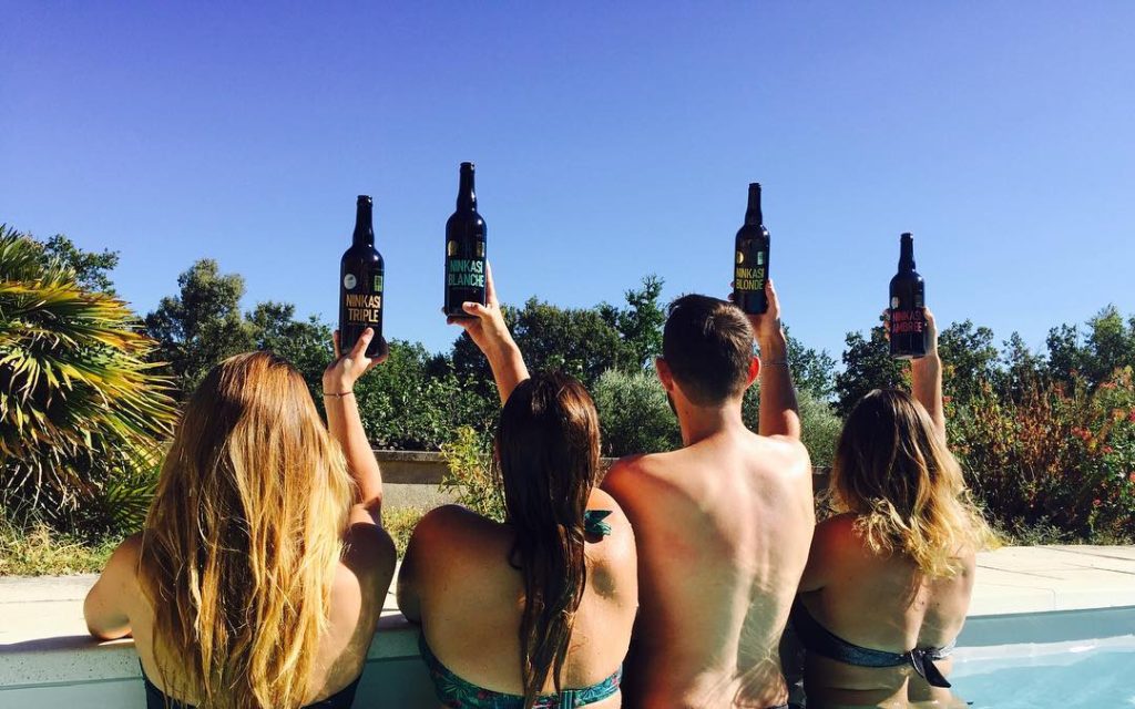 Ninkasi à la piscine